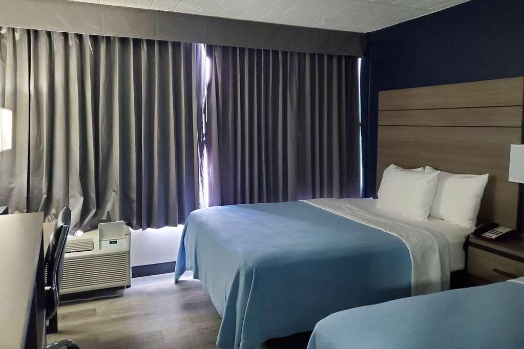 Baymont By Wyndham Laredo Hotel Room photo